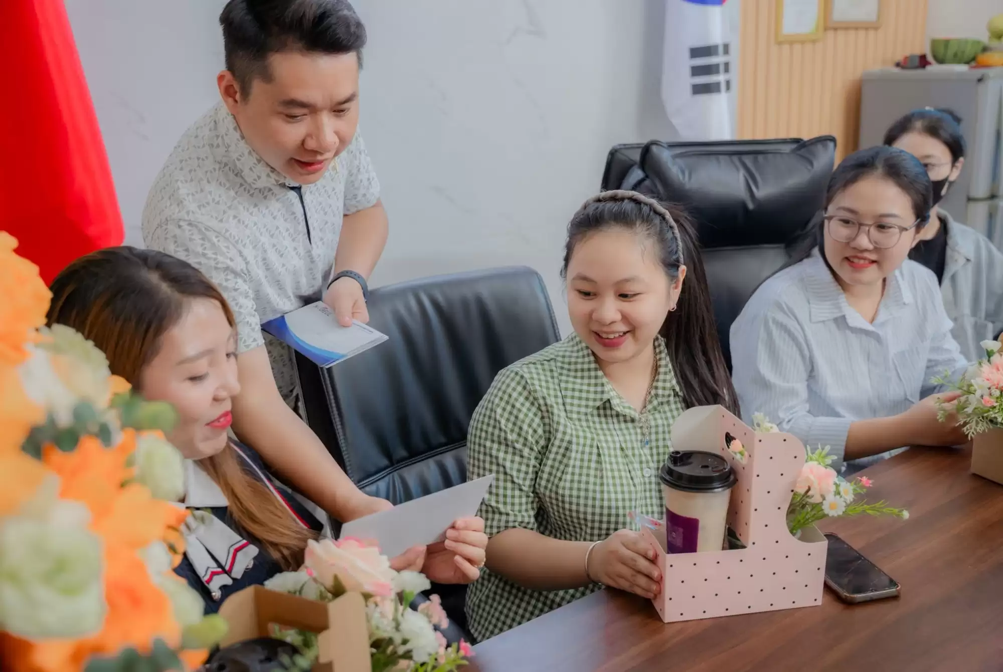 KG GROUP CHÀO MỪNG NGÀY PHỤ NỮ VIỆT NAM 20/10